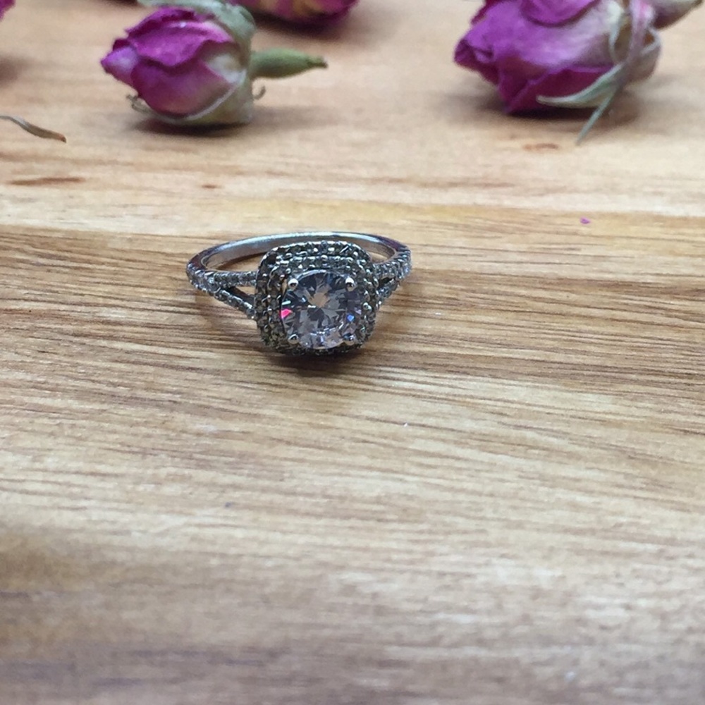 Sterling silver ring (new)